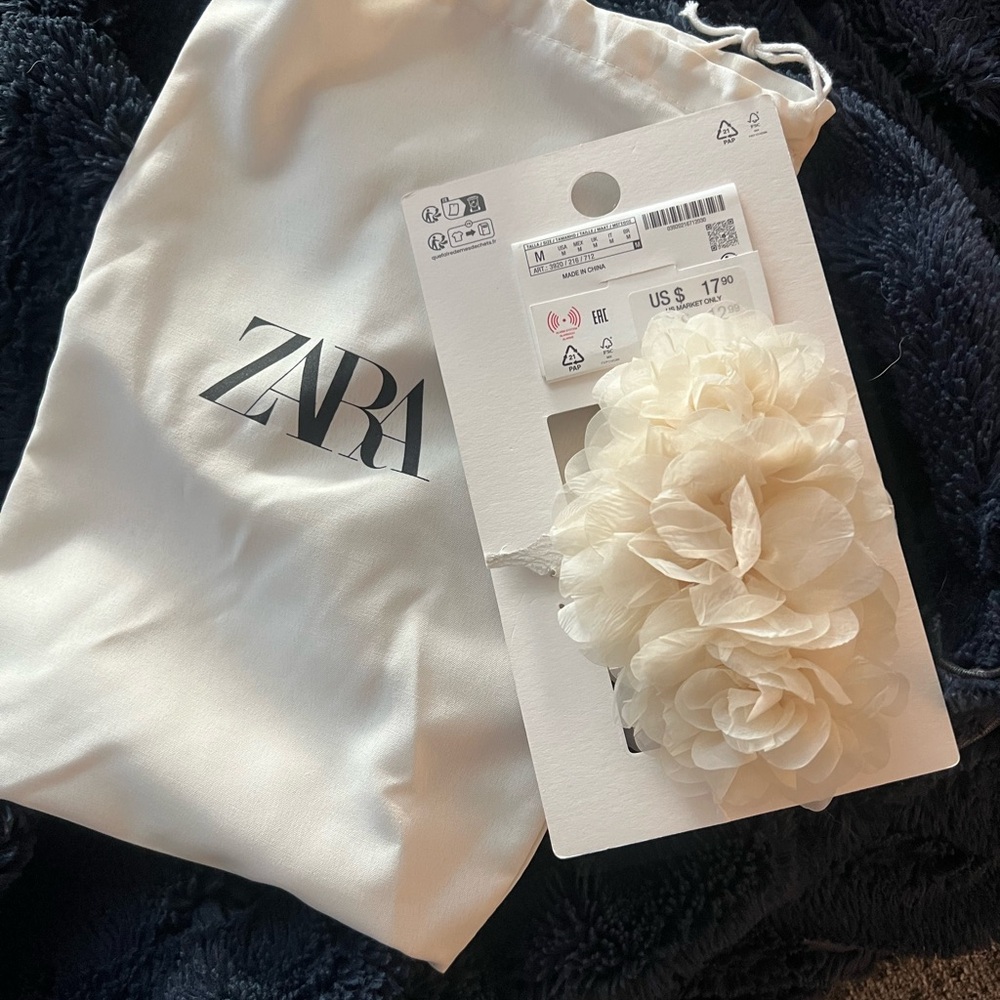 Zara Ivory Floral Hair Clip